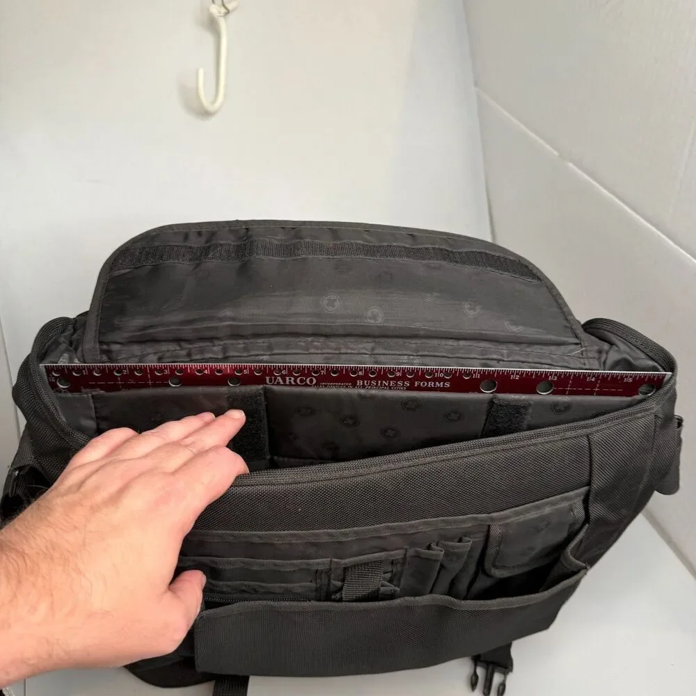 Wenger Swiss Army Laptop Messenger Bag Black Flap-Over Fits 15.6